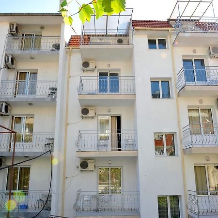 Family Hotel Blazhi Санданський Екстер'єр фото