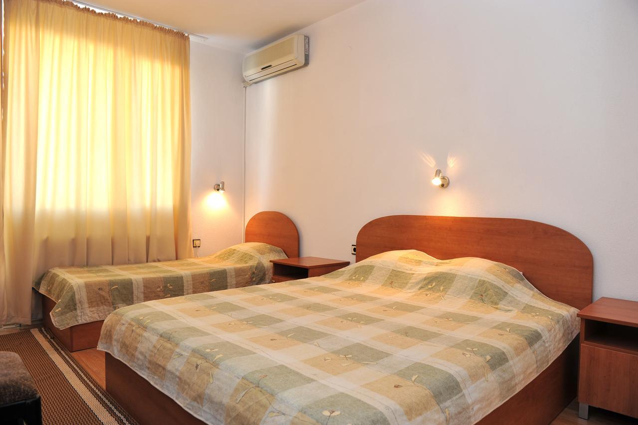 Family Hotel Blazhi Санданський Екстер'єр фото