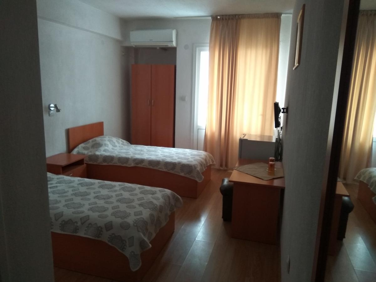 Family Hotel Blazhi Санданський Екстер'єр фото